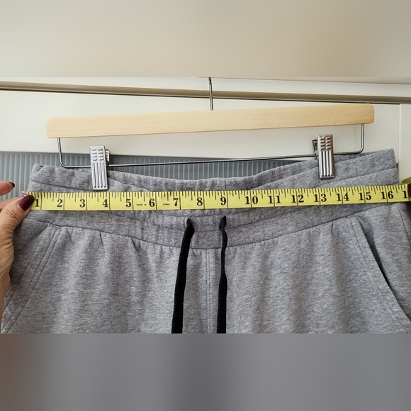 Under Armour track pants - Picture 3 of 7